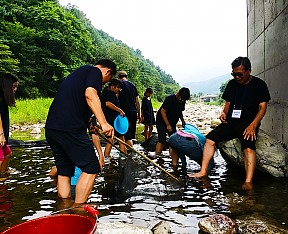 메기 잡고 놀아요